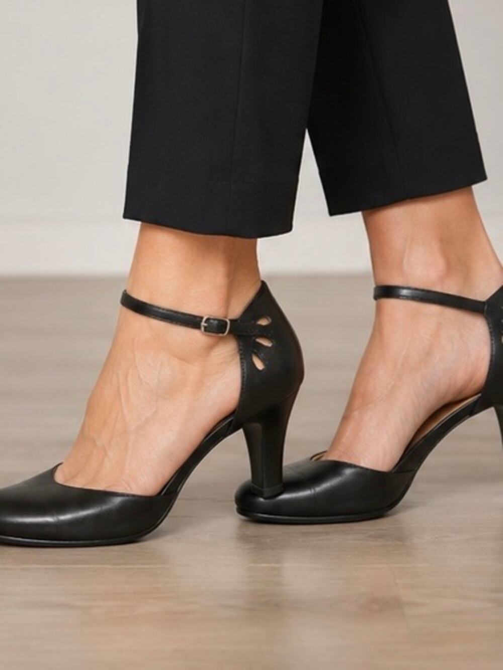 Aerosoles Women 6.5 M Black Leather Mary Jane Ankle Strap Heels Cutout Pumps